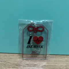 treasure ジェヒョク　カプセルトイ　お守り
