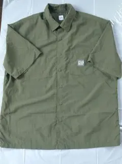 GAP ナイロン100% シャツ 半袖 カーキのサムネイル