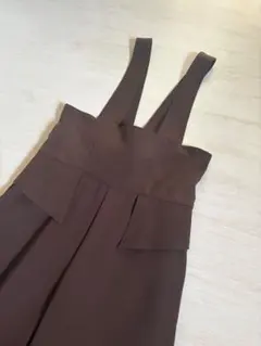 美品AULA AILA サロペット ワイドパンツのサムネイル