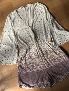 ZARA 花柄ロンパース Mサイズ 爽やかカラー