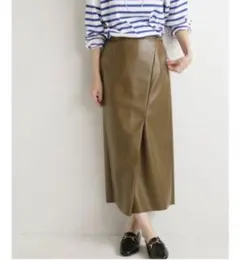 IENA フェイクレザーＩラインスカート