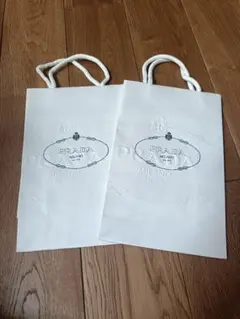 PRADA ホワイト 紙袋 2枚セット　ショッパー　プラダ