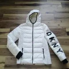 DKNY ダウンジャケット フード付き ホワイト