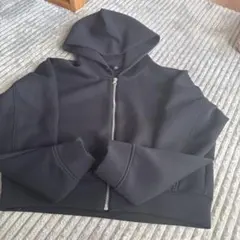ブラックフルジップパーカー 丈短い間タイプLサイズ