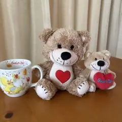スージーズーのぬいぐるみとマグカップのサムネイル