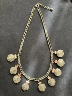 メダルデザイン×珊瑚 装飾ネックレス