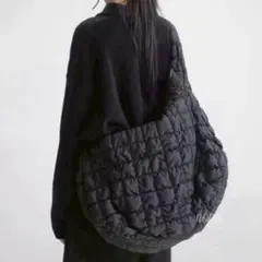 ［新品/ポケット付］キルティングビッグショルダーバッグ ブラック ユニセックス