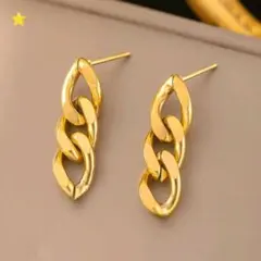 ゴールド チェーンデザイン ピアス　カジュアル　エレガント　シンプル　揺れる