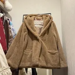 フード付きベージュファーコート axes femme