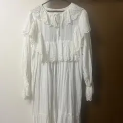 Alley by w closet 白長袖ワンピースFREEのサムネイル
