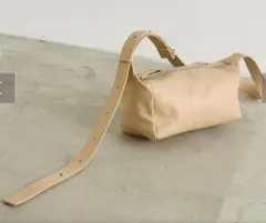 イアパピヨネ　ボックスショルダーバッグ