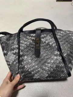 グレーと黒　ハンドバッグ