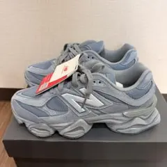 【新品未使用】New Balance 9060 グレー スニーカーのサムネイル