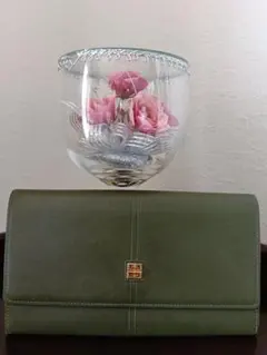 東京百貨店購入.GIVENCHY 長財布 オリーブグリーン レザーのサムネイル