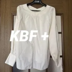 【極美品】KBF+ カラーステッチボリュームブラウスのサムネイル