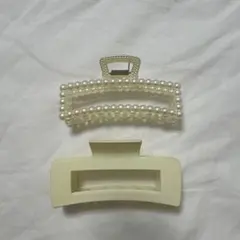 パール装飾のヘアクリップ