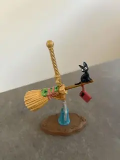 【ジブリパーク】メリーゴーランド フィギュア　キキのほうき　ジジ