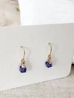 ハンドメイド タンザナイト　キューブスワロフスキー×ラインストーン　ピアス