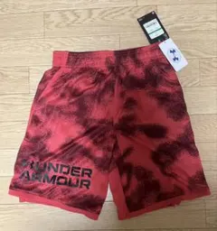 新品未使用　UNDER ARMOUR レッド カモフラ ハーフパンツ 150cm