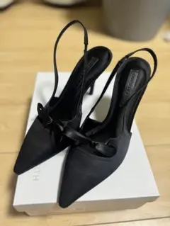 CHARLES & KEITH ヒールのサムネイル