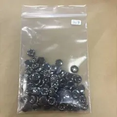 黒のプラスチックボタン 100個 4穴 約10mm