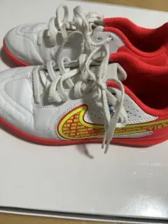 Nike フットサルシューズ ホワイト/レッド　21.5センチ
