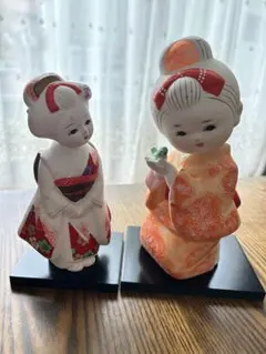 陶器製　日本人形 二体　オレンジと白の着物