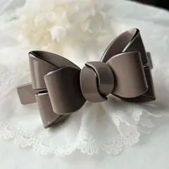 バレッタ　ふっくら　大人可愛い　りぼんヘアクリップ /グレージュ　アセテート