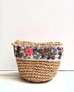 刺繍リボン付ポーチ　ファスナー付き