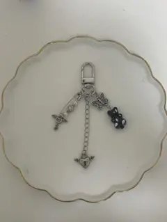 【ハンドメイド】シルバー蝶とハートのチャーム