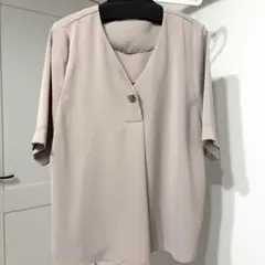 オフィスカジュアル トップスのサムネイル