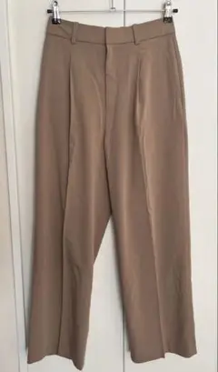ユニクロ　タックワイドパンツ　ベージュ