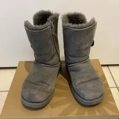 UGG BAILEY BUTTON 5803 グレー　アグ　ベイリーボタン