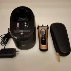 BRAUN Series 9 メンズ電気シェーバー 洗浄器セットのサムネイル