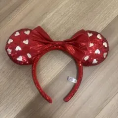 赤いハート柄スパンコールカチューシャです。
