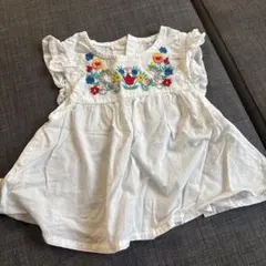 カラフル花柄刺繍のホワイトシャツ