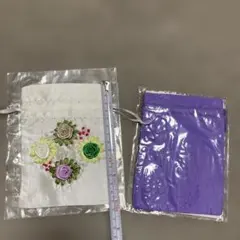 刺繍の花模様 巾着袋とパープル小物入れ セット