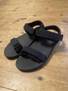 ユニクロ　サンダル Mサイズ　黒色のサムネイル