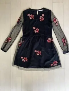ZARA 黒の花柄刺繍長袖ミニワンピース