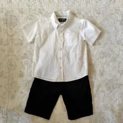 ホワイト半袖シャツとネイビーパンツセット