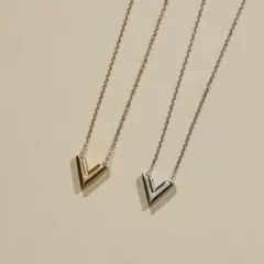 新品未使用 V 字 ペンダント ネックレス ゴールド アレルギー 対応 おしゃれ