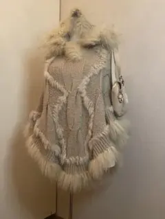 ベージュ フード付き ニット ケープ