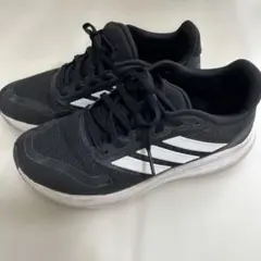 adidas ブラック ホワイト スニーカー　23.5cm