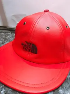 SUPREMEとTHE NORTH FACEキャップ赤