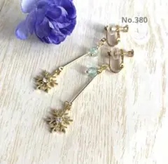 ハンドメイドイヤリング＊ゴールド＊雪の結晶＊ガラスストーン＊クリアブルー