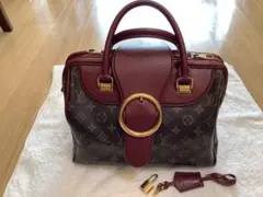 Item thumbnail for item 03859818-22a0-469f-bed5-29de775a7d3e