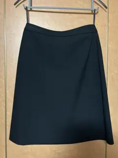 ユニクロ　タイトスカート　ビジネススーツ