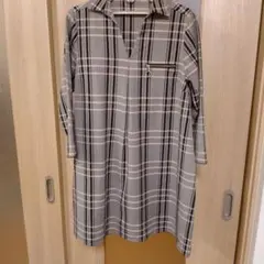 グレー系チェック Vネックチュニック、Mサイズ