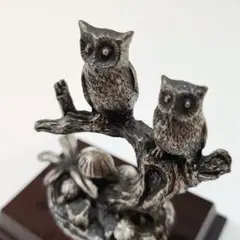 フクロウの金属製置物 木製台座付き
