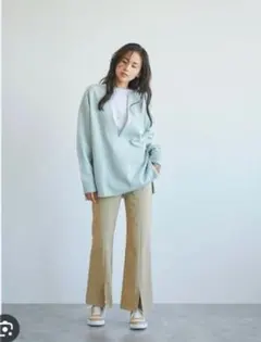 LOUNIE センター切替フロントスリットフレアパンツ　36のサムネイル